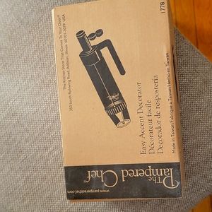 Pampered chef accent decorator